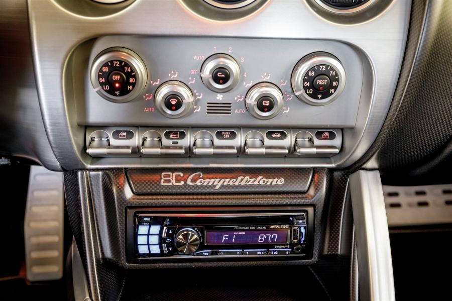 Детали интерьера Alfa Romeo 8C Competizione 2008 года  (фото 73 из 143)